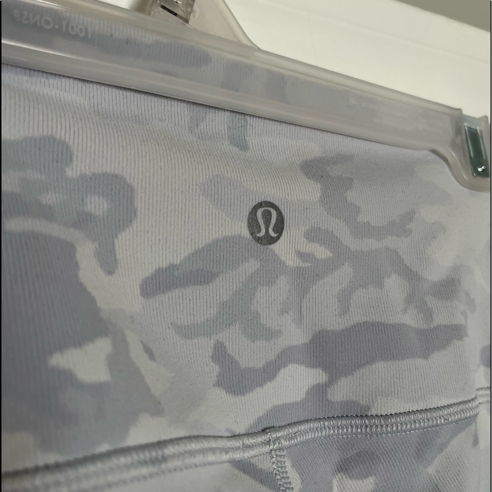 LULULEMON LIGHT CAMO LEGGINGS